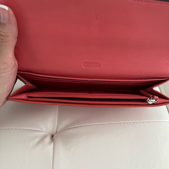 ⚡️Price Drop⚡️ Coach Envelope Wallet- Used - Picture 8 of 10